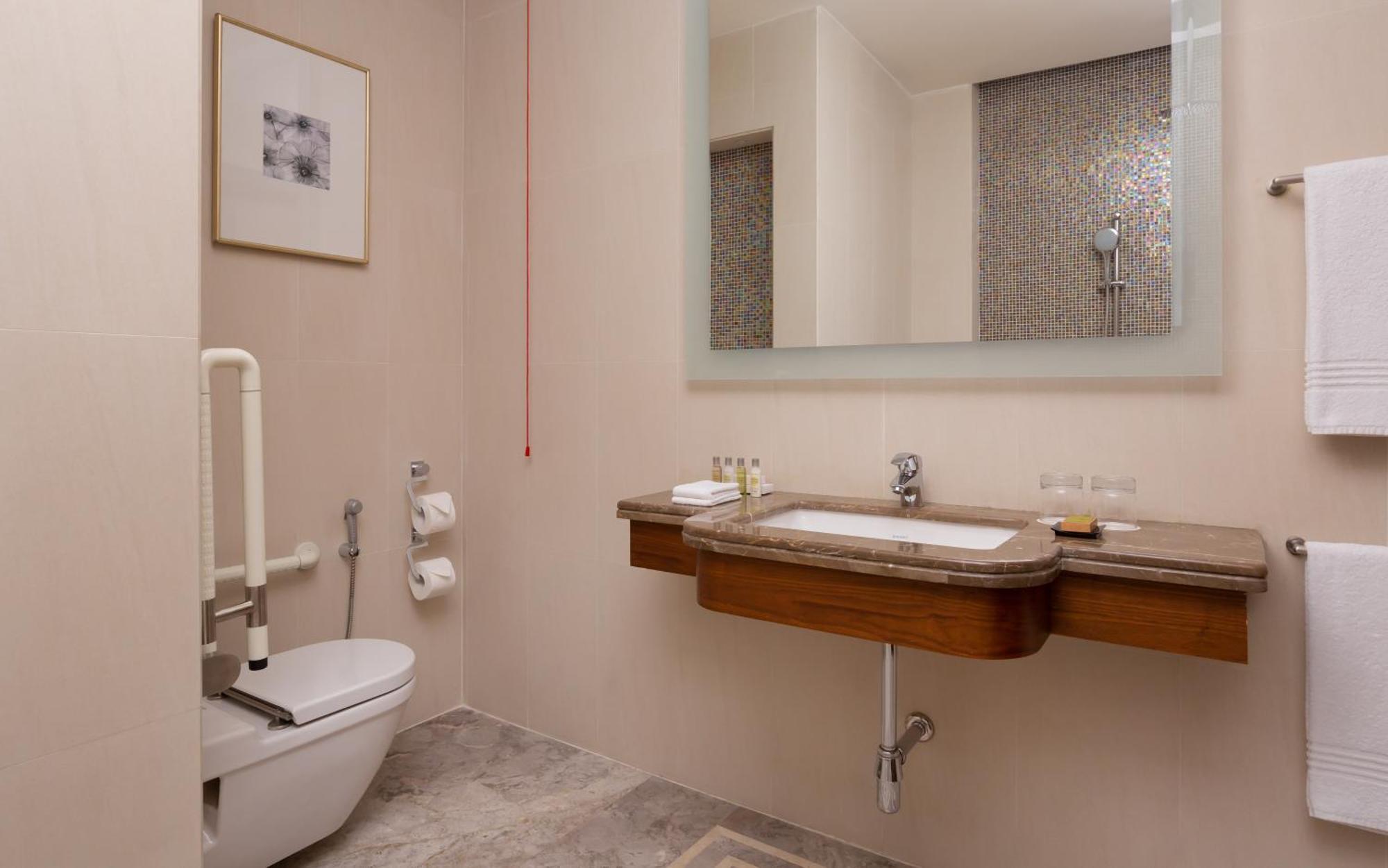 Hilton Dusanbe Kültér fotó